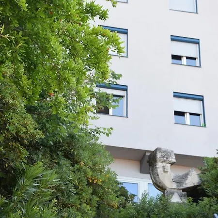 Dijaski Dom Portoroz, Auberge de jeunesse *